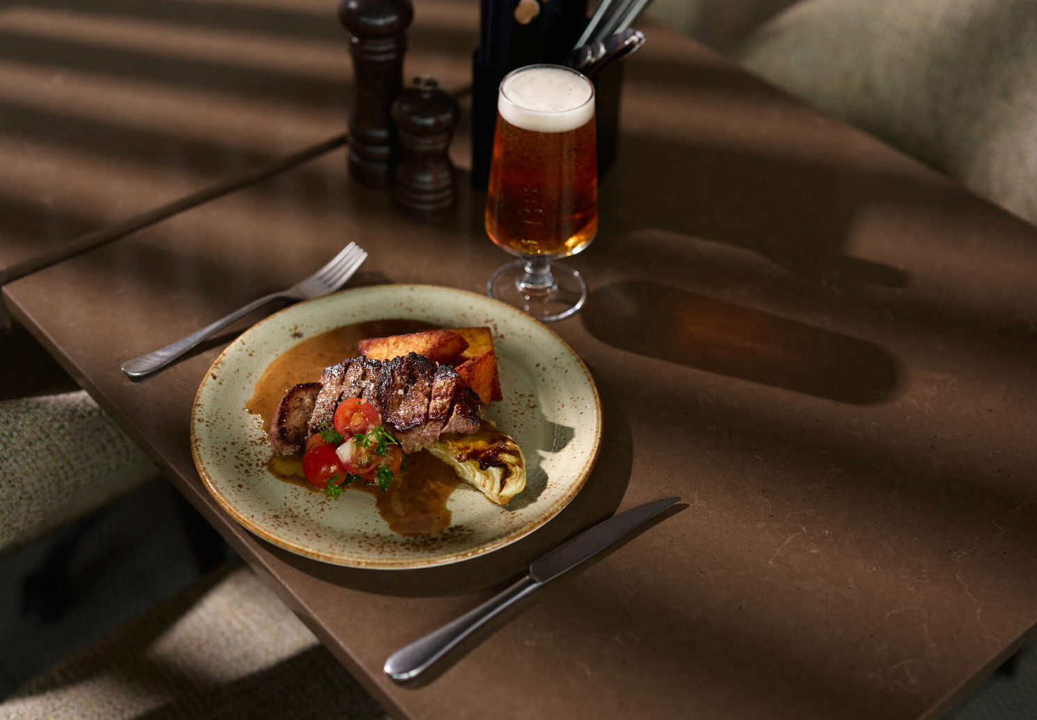 Sirloin steak & pepper sauce